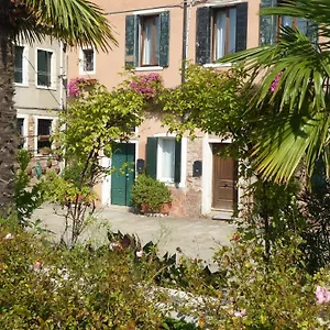 sestiere-dorsoduro-a-due-passi-da-zattere.hotelinveneto.com/